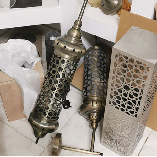Cylindrical antique brass lanterns for hotel decor